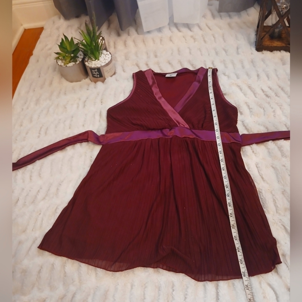 Elegant Burgundy V-Neck top - Picture 9 of 11